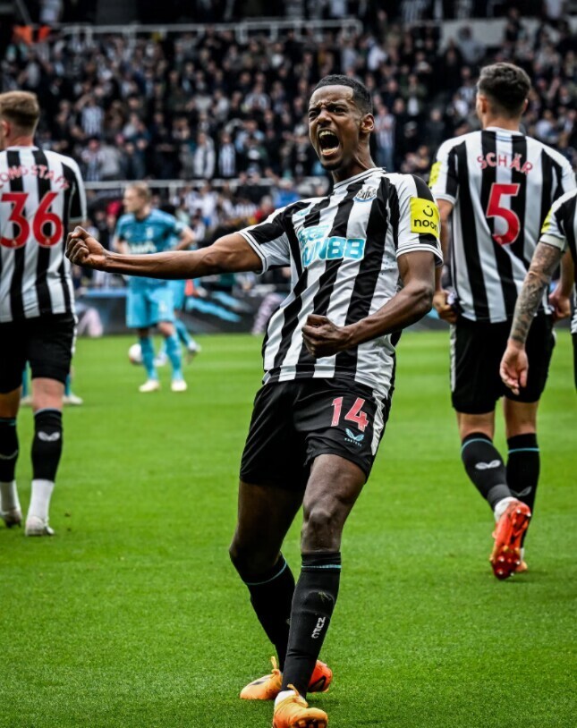  埃弗顿保级生死战，戴奇奇迹续命  