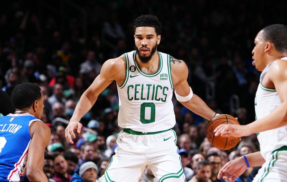  布罗格登准三双凯尔特人大胜奇才展现卫冕实力  