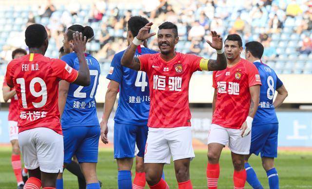  勒沃库森锋线全面开花，德甲金靴争夺进入白热化阶段  