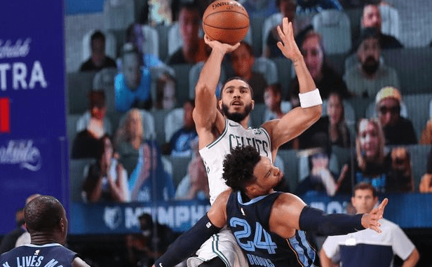  莫兰特复出砍四十加十，灰熊客场逆转马刺止颓势